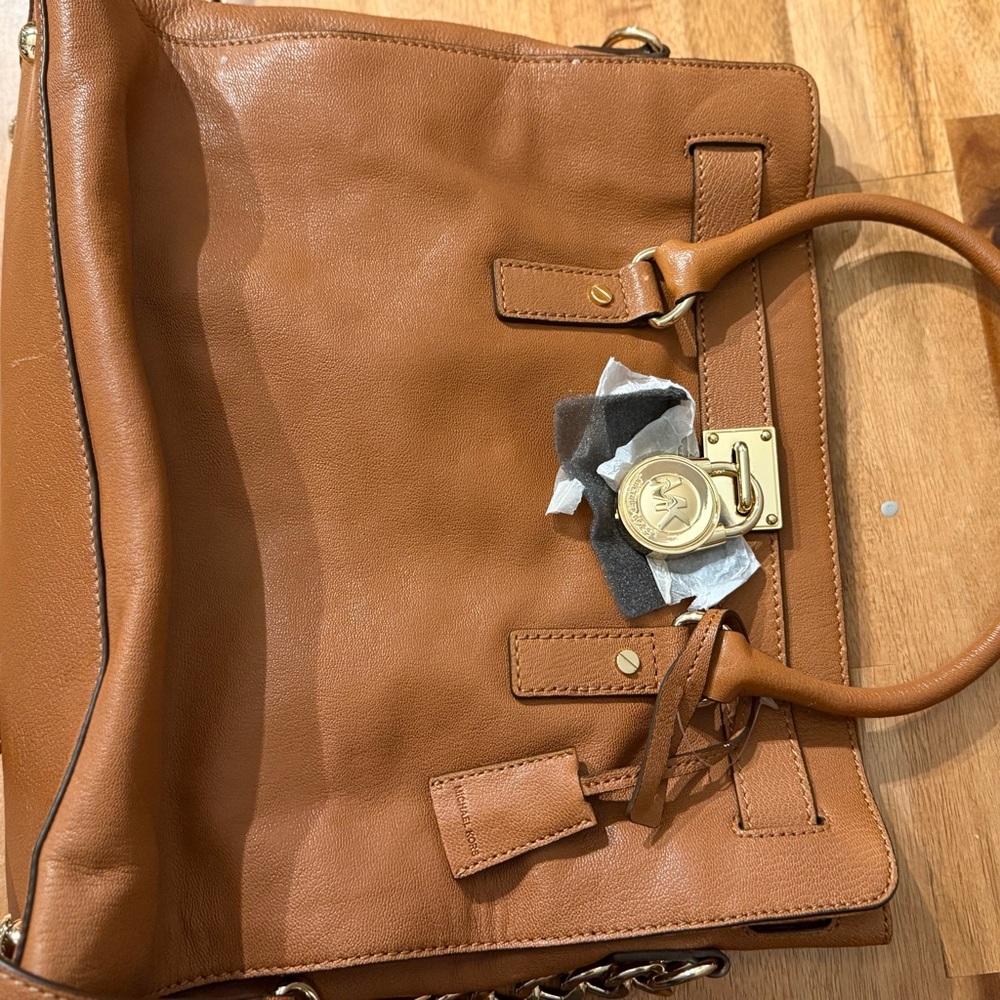 Elegant Tan Leather Handbag